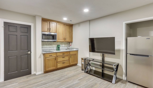 Oakland City Apartment: Close to Dtwn