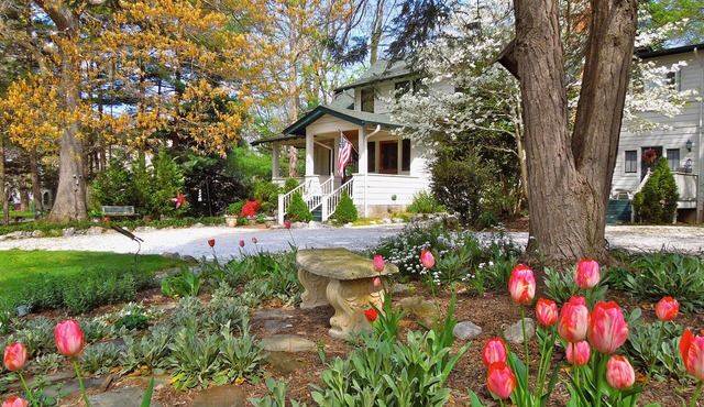 Oakland Cottage Bed & Breakfast