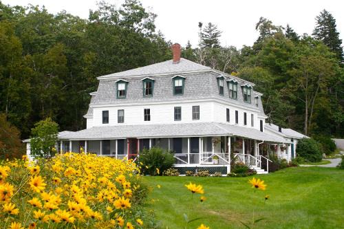 Oakland House Seaside Inn & Cottages