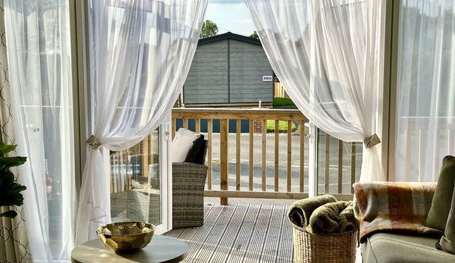 Oakland Lodge with free hot tub