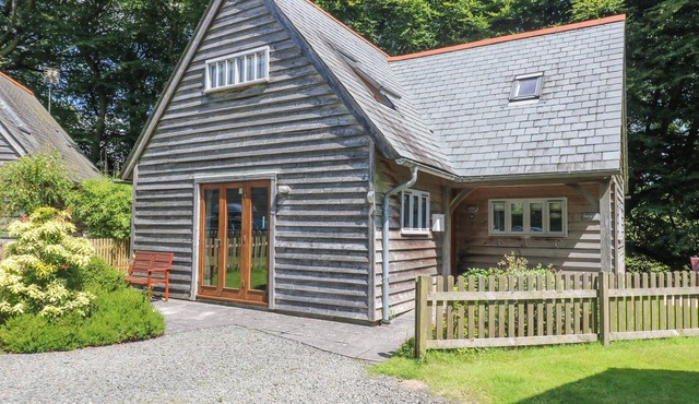 OAKLANDS, pet friendly, with a garden in Camelford