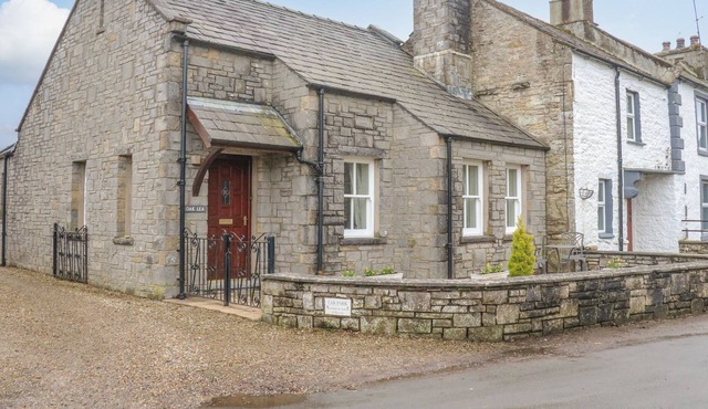 OAKLEA, pet friendly, character holiday cottage in Ravenstonedale