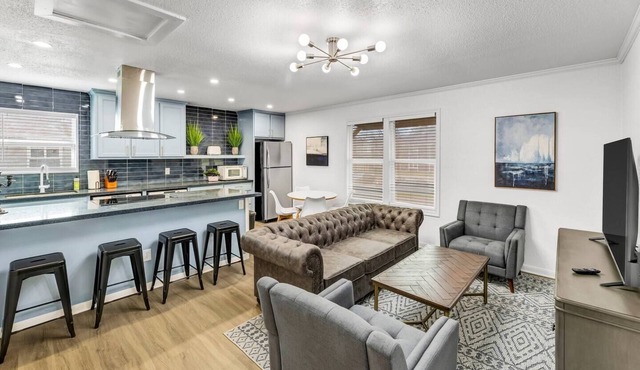 Oakley: 2nd floor, King Beds/Close to A&M