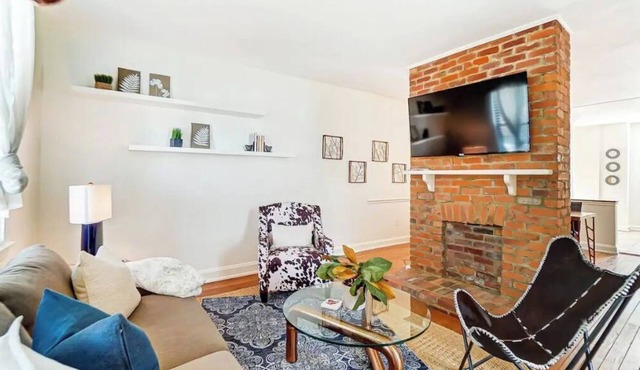 Oakley Square 3BR - Walkable-Sleeps 5 - Fire Pit