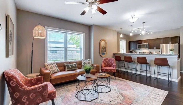 Oakley Square Sleeps 5-Fully Remodeled-Walkable