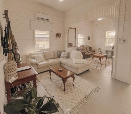 Oakmore Cottage Charming Old Vintage Queenslander - Central location
