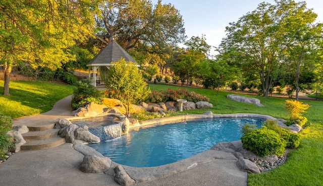 Oaks and Roses Ranch - Pool/Spa! Bocce, Volleyball and Firepit!