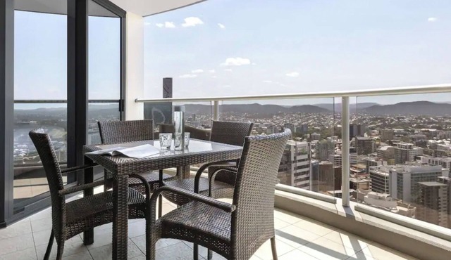 Oaks Brisbane Aurora Suites