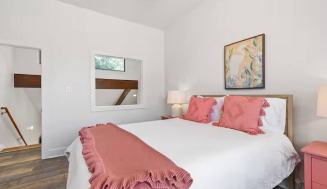 Oaks Cottages Modern 2BR Retreat