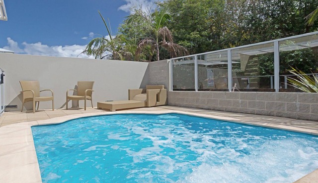 Oaks Pacific Blue, 516/265 Sandy Point Road- private pool, aircon, WIFI