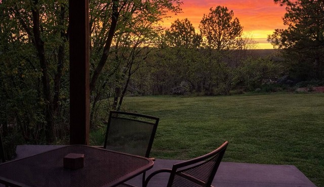 Oakshade Hideaway-Patio, Direct Trailhead Access, Quiet Nature & AMAZING VIEWS!