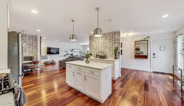 Oakton St. Inn, Evanston near Northwestern, Loyola and Chicago