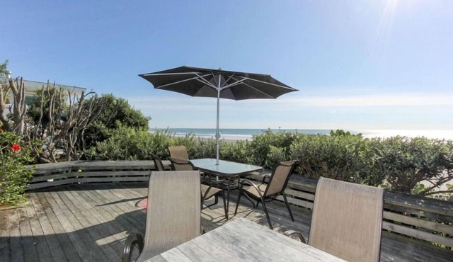 Oakura Beach Front - andquot;Relax Rest Enjoyandquot;