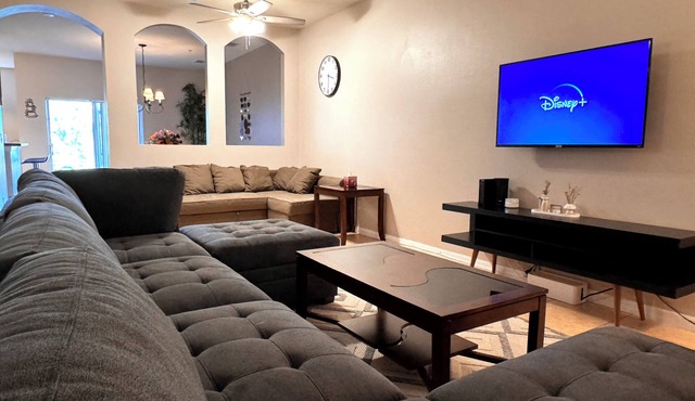 Oakwater Resort - 3 bedroom/2.5 bath Townhouse. Minutes to Disney!