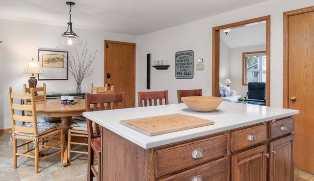 Oakway Oasis - 6 Minutes To Autzen 4 Bedroom Home