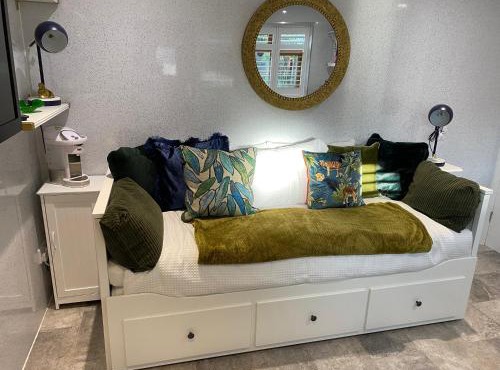 Oakwood Cabin Retreat in Bexleyheath