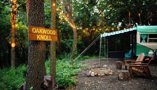 Oakwood Knoll - Vintage Camping Trailer