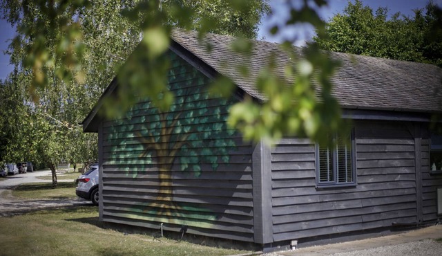 Oakwood Lodge with hot tub