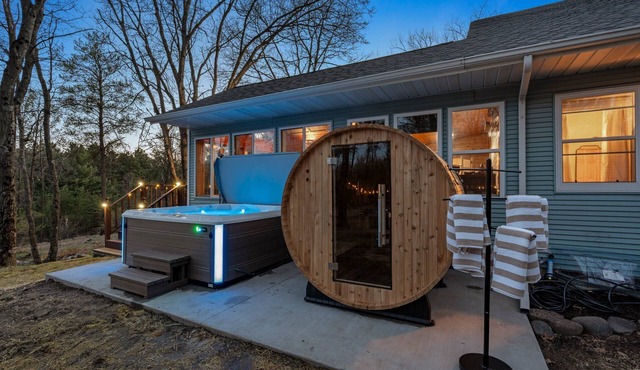 Oakwood Manor: Hot Tub, Sauna, Fire Pit, Games