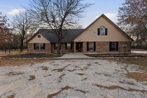 Oakwood Oasis- 1,4 Acres of Tranquility home