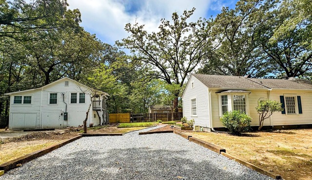 Oakwood Retreat PLUS Carriage House- Sleeps 12