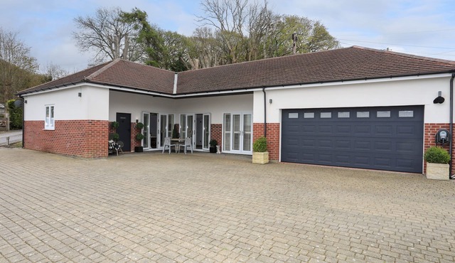 OAKWOOD STABLES, with open fire in Conwy