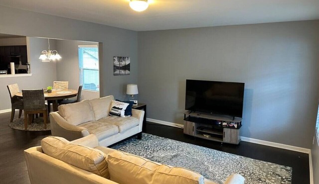 Oasis - 10 minutes from Uptown. #Entire Home!