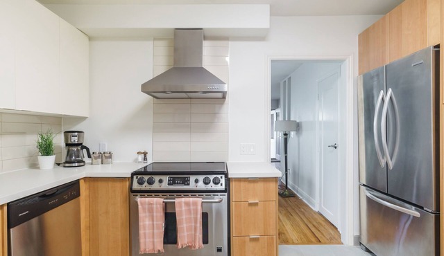 Oasis 3-bedroom house in the Beaches with AC and WiFi in Toronto