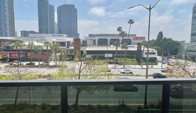 Oasis 3 BR steps from Century City Mall w/Parking & Washer/Dryer