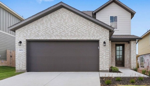 Oasis: 3BR, 2.5BA, pets allowed.