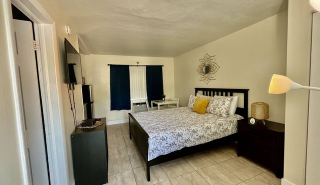 Oasis at Hollywood - Sleeps 2- Unit 3