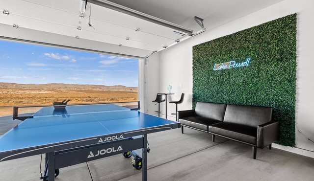 Oasis at Lake Powell - Hot Tub & Roof Top Deck - 4 Bedrooms/Sleeps 13
