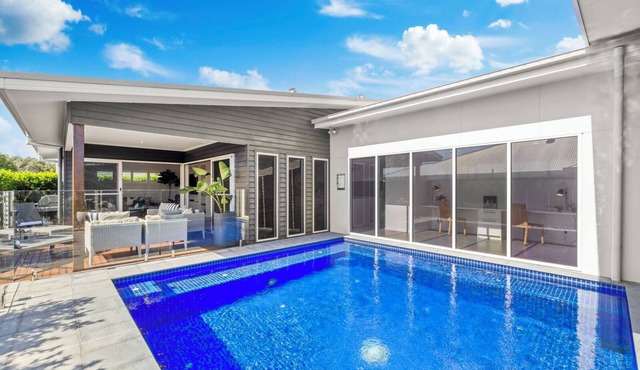 Oasis at Sapphire – Pool, Bike Paths, Family Fun