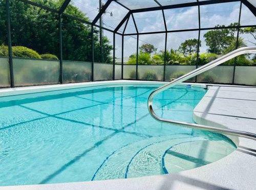 Oasis Away Englewood, Florida! Spacious home w/heated pool