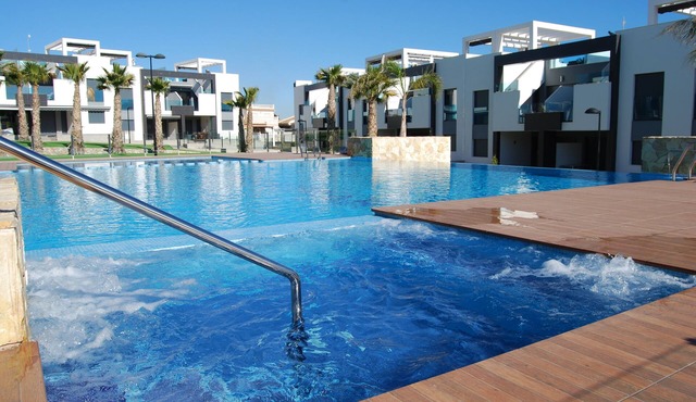 Oasis Beach VII, Beautiful South-facing holiday home for up to 4 people.