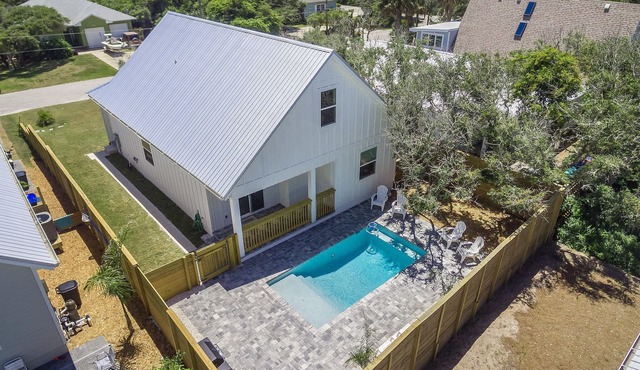 Oasis by the Beach, 2 master Suites, 2 living rooms, Heated pool, steps to ocean