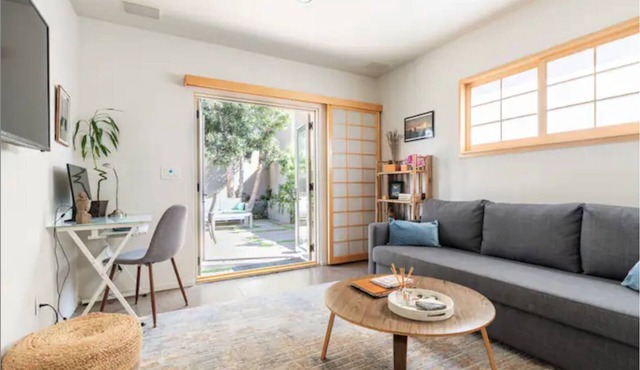 Oasis by the Sea, block to beach, economical luxury