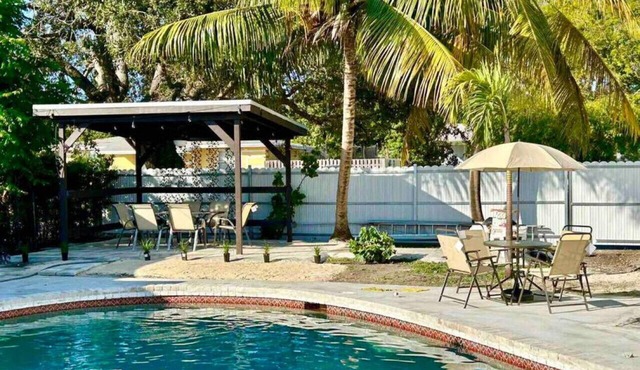 OASIS close to Hard Rock Caffe & Hollywood Beaches