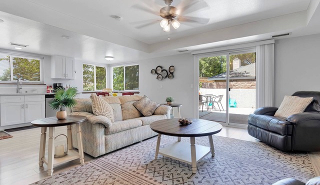 Oasis Condo on the fairway; fast WiFi, smart TVs, spectacular golf course views