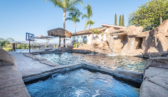 Oasis Dream- very large Pool Slide/GameRoom/Pool/Hottub/Casita