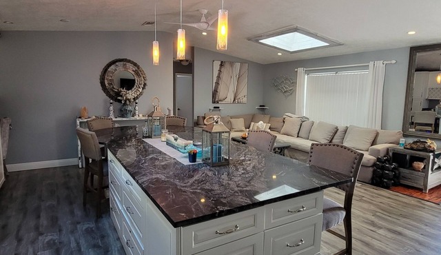 Oasis! Has Great Reviews! Pool, Bocce Court, Close to It All!