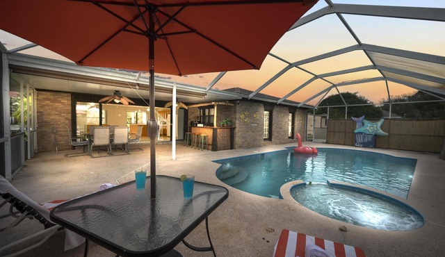 Oasis home 3/2 outdoor paradise, fire pit & relax!