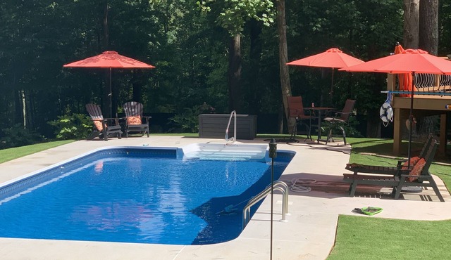 Oasis in South Fulton; pool, hot tub, games! Near Six Flags, shopping and more!