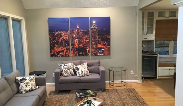 Oasis in the City. Morningside/VaHi. Great in town location.