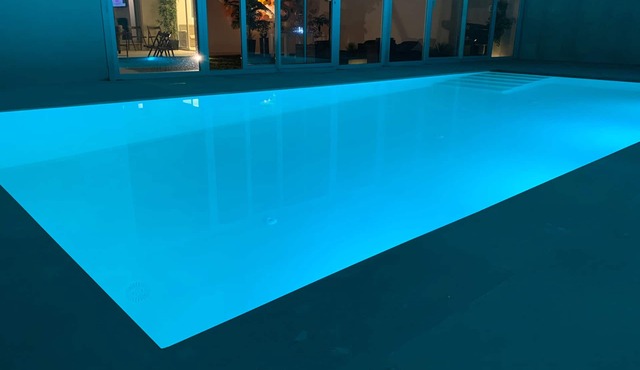 Oasis in Toledo: Heated pool and view of the Oliva.