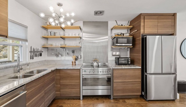 Oasis in West Austin: Luxury 1 Bedroom