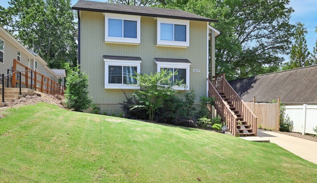 Oasis near NCSU: Walk to Campus, Dine Local 4BR/4B