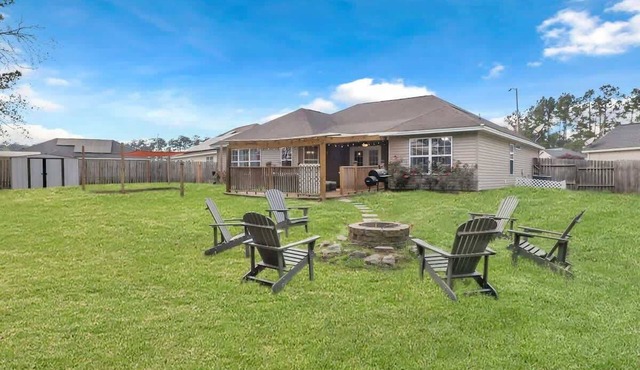 Oasis near Savannah | Lakefront Retreat + Game roo