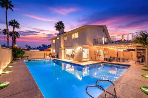 Oasis Near STRIP Pool Jacuzzi Deck Poker Room