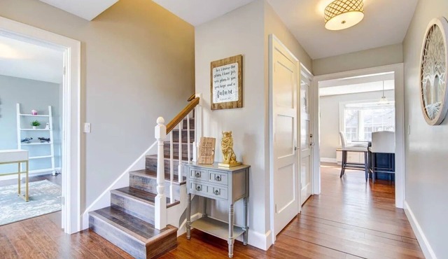 Oasis Near the City - Lakefront Home on a Quiet Cul-de-sac